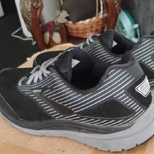 Brooks Addiction Walkers